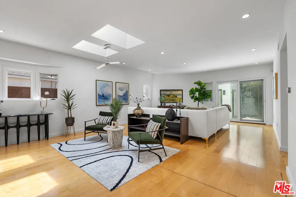 321 S Linden Drive, Beverly Hills, California 90212 home-pic-9